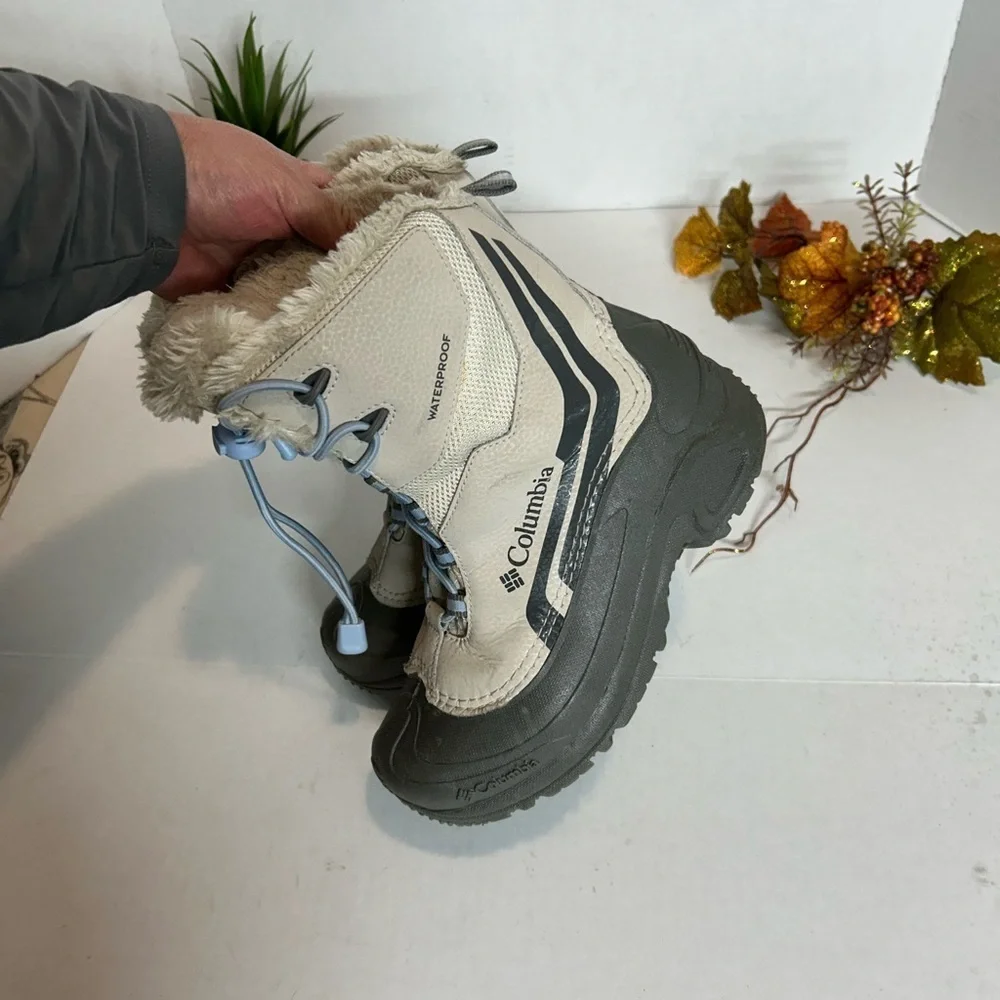 Columbia Cream and Gray Winter Boots